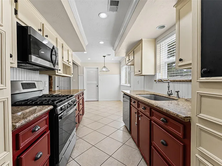 3202 Greenham Ct — Photo 10