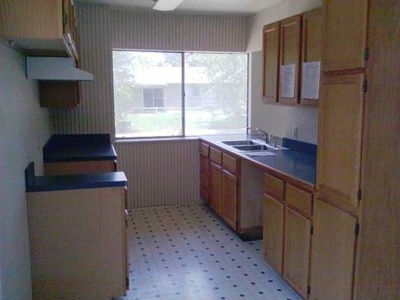 3rd image of 703 S Hunters Glen Cir