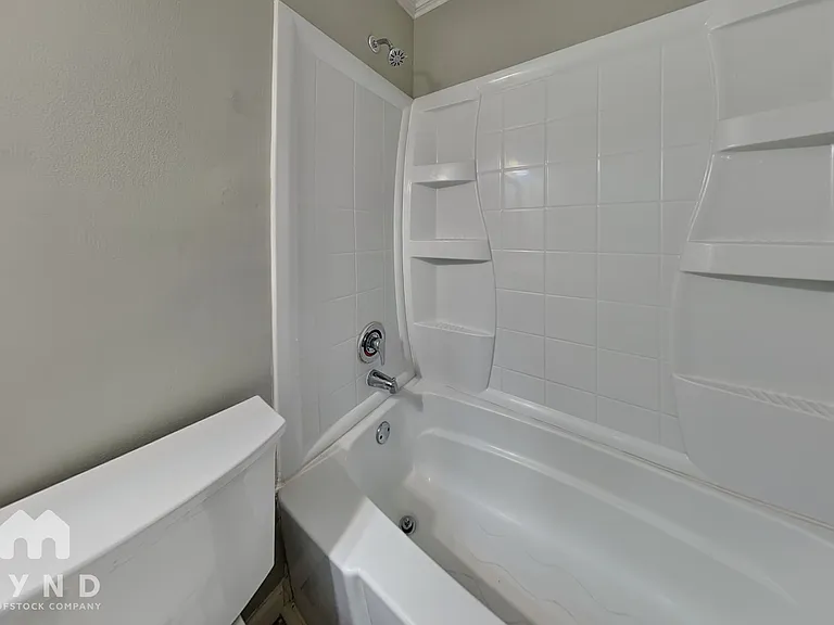 547 Whitethorn Dr — Photo 16