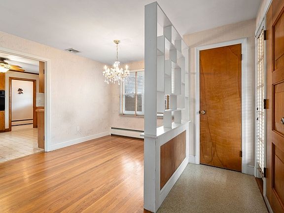 2nd image of 25 Margin St