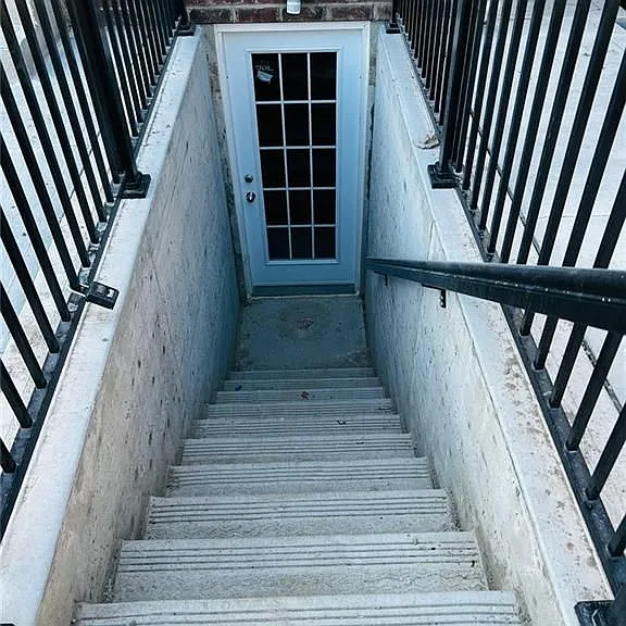 216 Woodbine Ave #BASEMENT — Photo 14