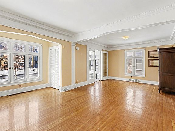 5th image of 210 Culver Rd