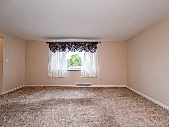 4th image of 553 Invicta Dr