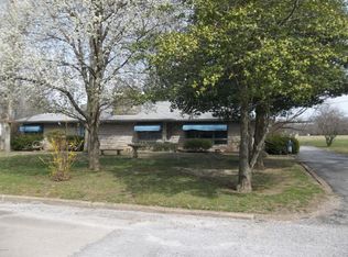 15 Hillcrest Dr, Christopher, IL 62822