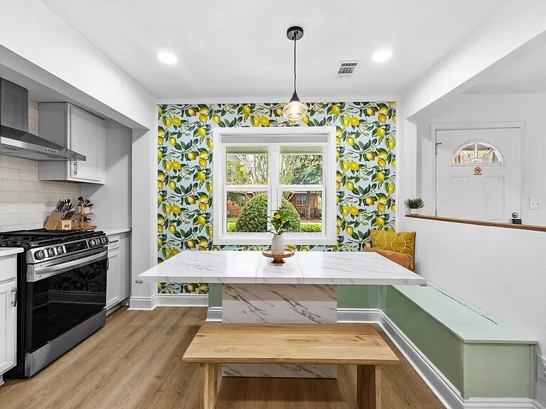 515 E Scott St — Photo 12