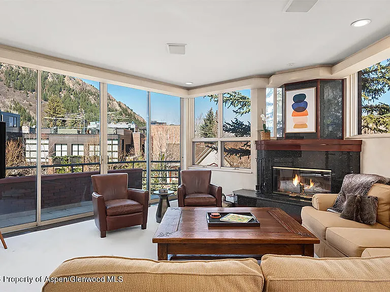 208 S Spring St #1 — Photo 8