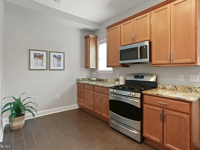 215 T St NE — Photo 9