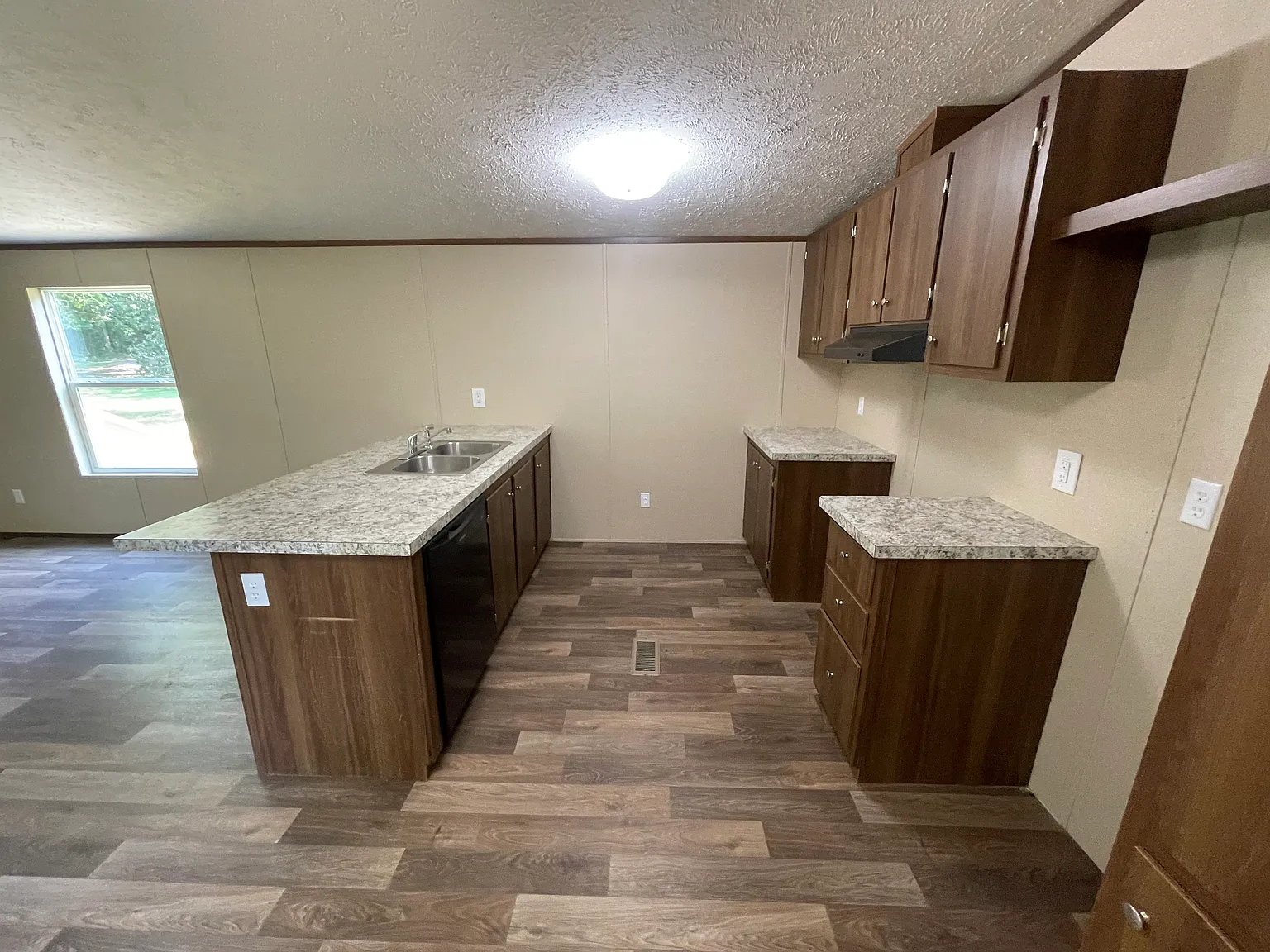 3 bed, 1200 sqft, $1,100 — Photo 2
