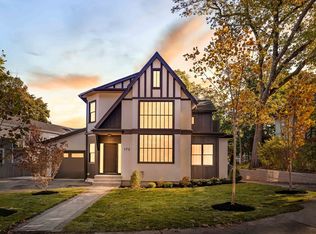 176 Harvard Cir #176, Newtonville, MA 02460