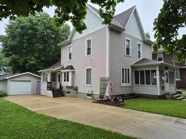 218 3rd Ave SE, Oelwein, IA 50662