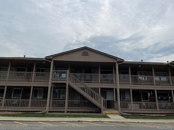 163 Hanover St, Marine City, MI 48039