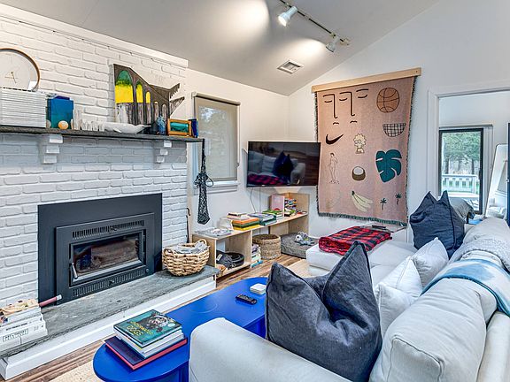 5th image of 89 Mulford Ln
