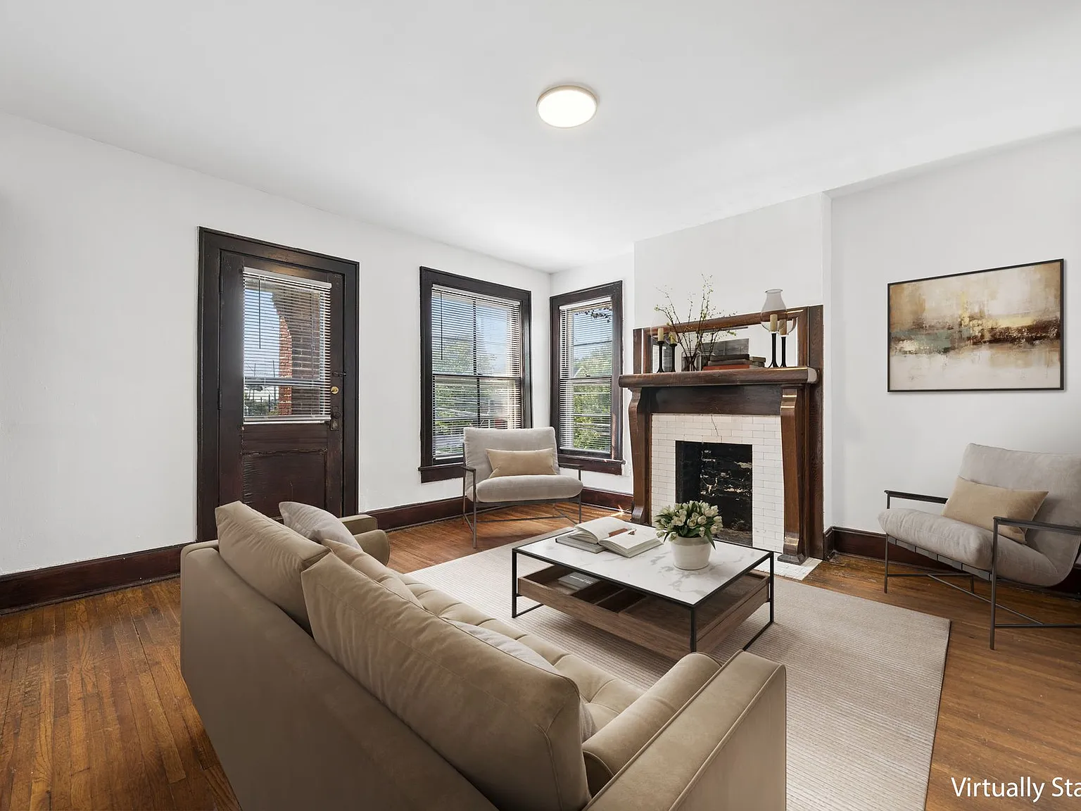 Studio, 700 sqft, $1,300 — Photo 2