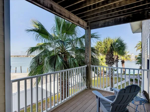 28 Sandollar St #C2, Rockport, TX 78382