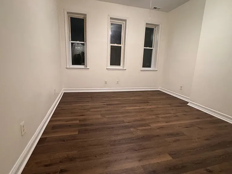 1009 W Fayette St — Photo 13