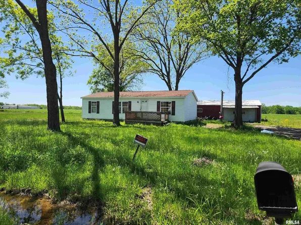 1124 Gary St, Centralia, IL 62801