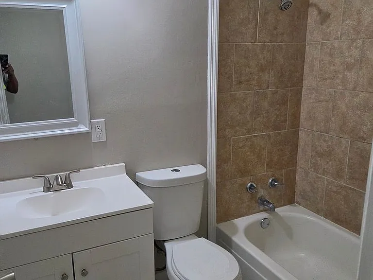 2420 Dublin Ct — Photo 7