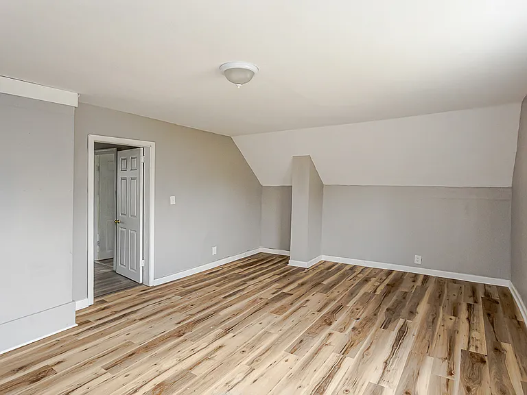 315 Eastern Ave — Photo 5