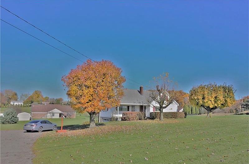 Lots of room and potential in a high exposure area!