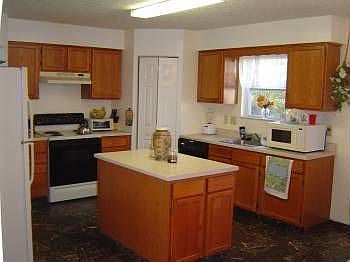 4th image of 2406 Vining Dr