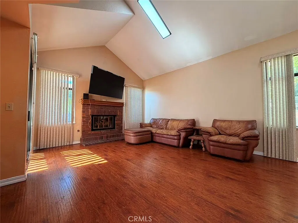 3 bed, 1420 sqft, $3,200 — Photo 4