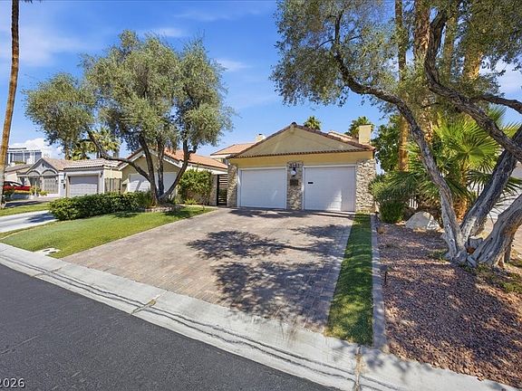 3rd image of 3161 Bel Air Dr