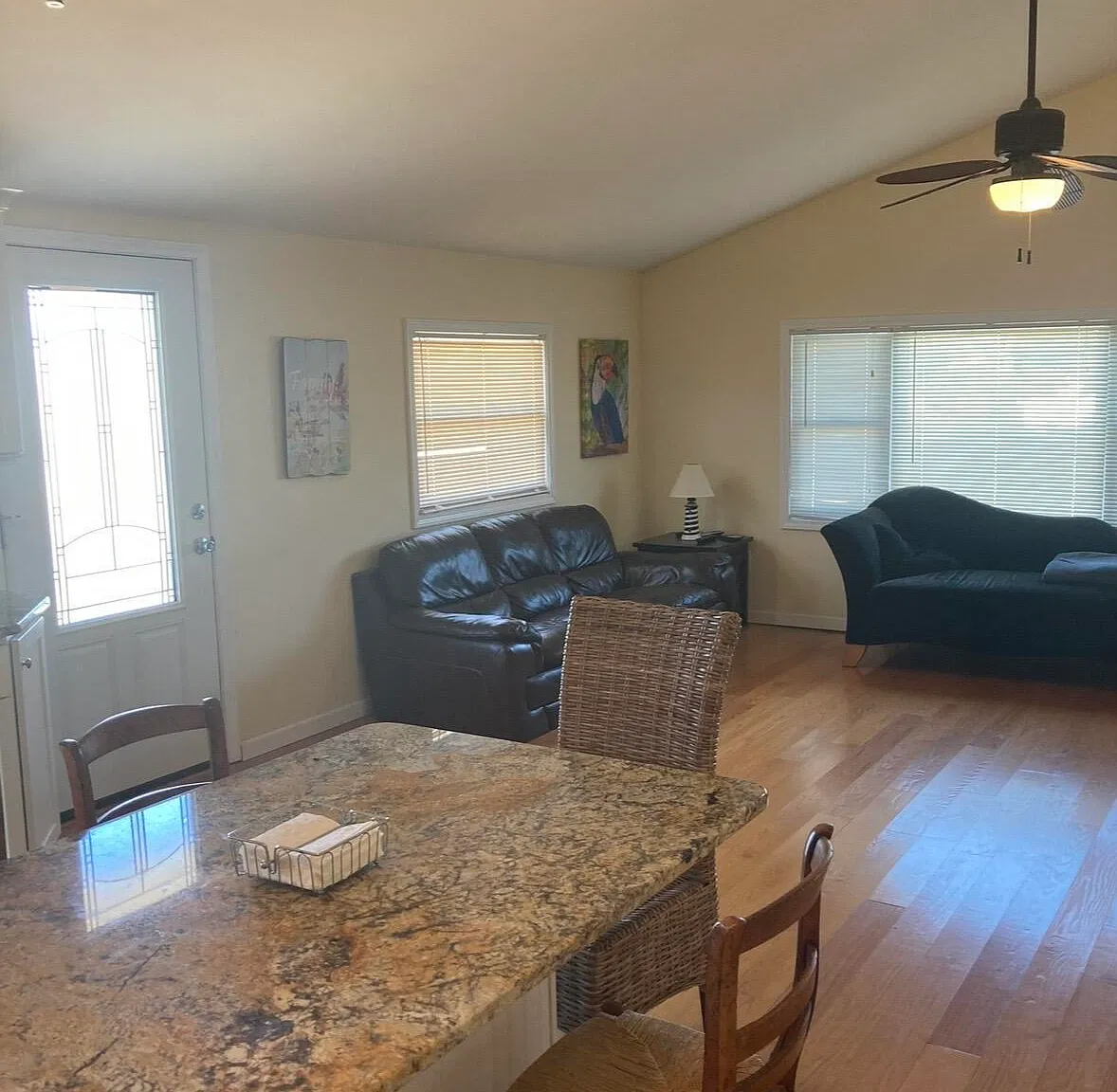 3 bed, 975 sqft, $2,000 — Photo 1