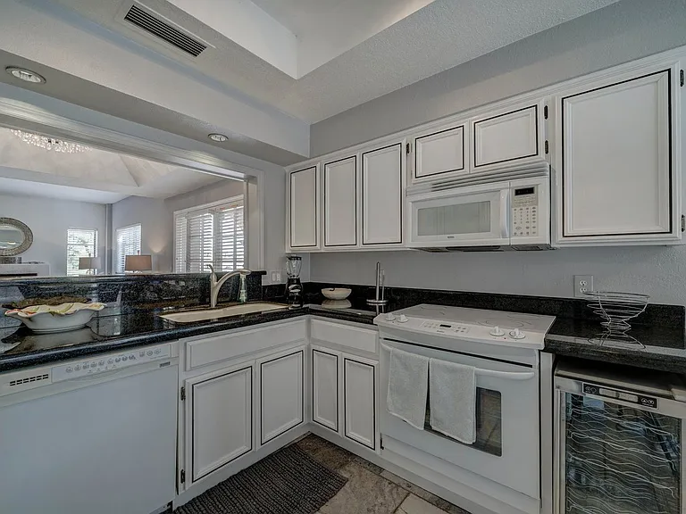 6141 N 28th Pl — Photo 10