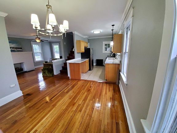 2nd image of 27 Parkwood St