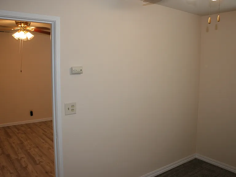 1460 Oxford Way — Photo 36