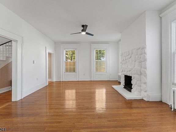 5th image of 589 Westminster Ave