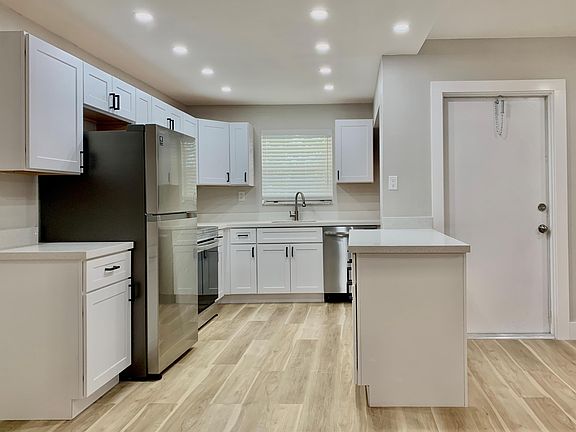 2nd image of 320 SE 11th Ave APT 206