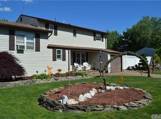 15 Fairlane Dr, Selden, NY 11784