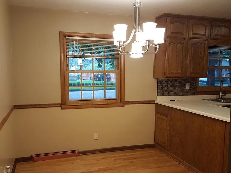 Eat-in kitchen