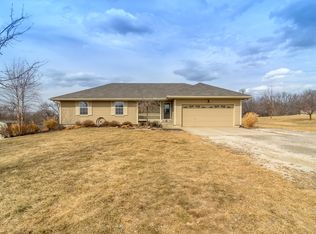 16830 Hollingsworth Rd, Basehor, KS 66007