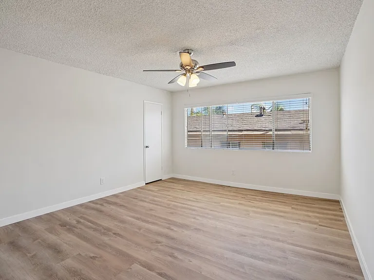 437 & 441 W Queen St — Photo 15