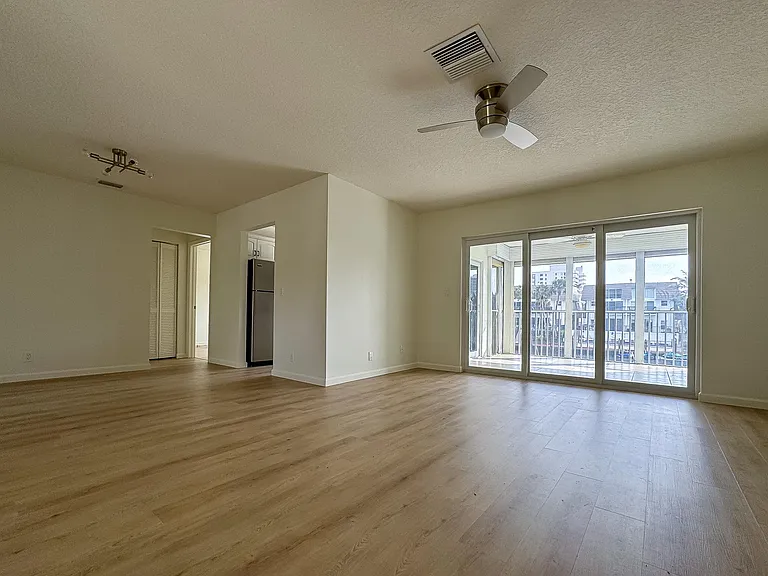 1110 Bel Air Dr — Photo 16