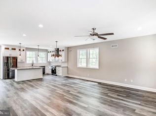 125 Big Oak Rd, Morrisville, PA 19067