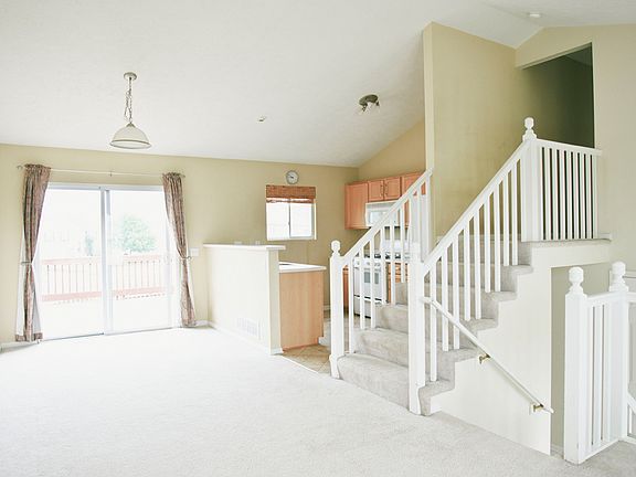 2nd image of 16475 Erskine St