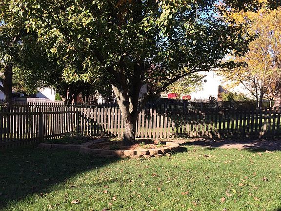 3rd image of 1200 NE Franklin Dr