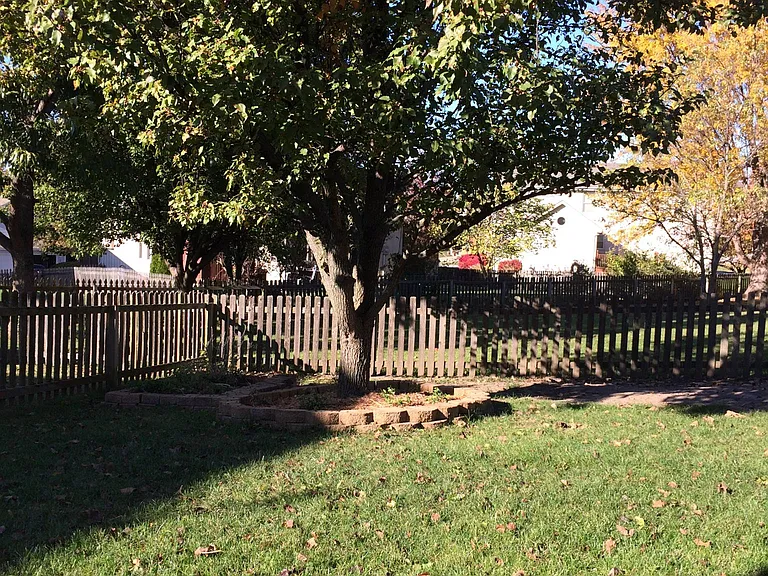 1200 NE Franklin Dr — Photo 3