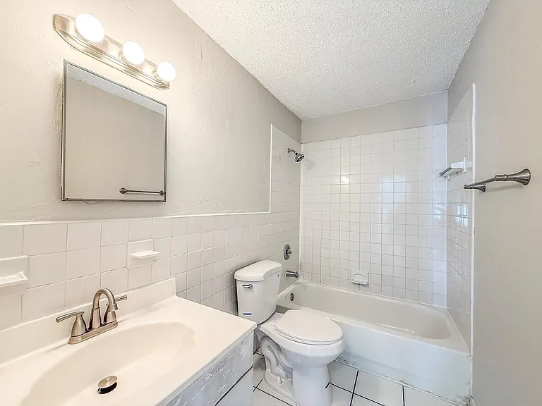 1025 NE 17th Ave #1 — Photo 9