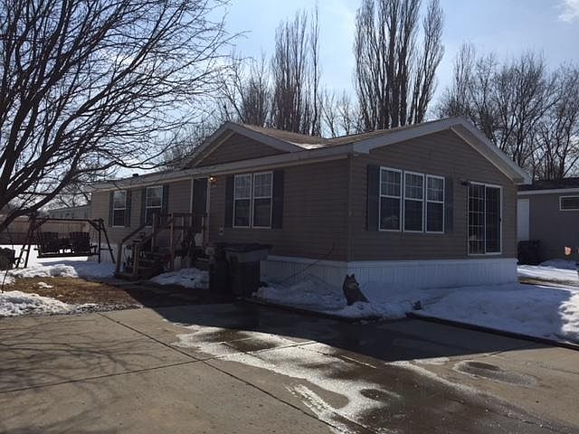 1st image of 215 Deer St E