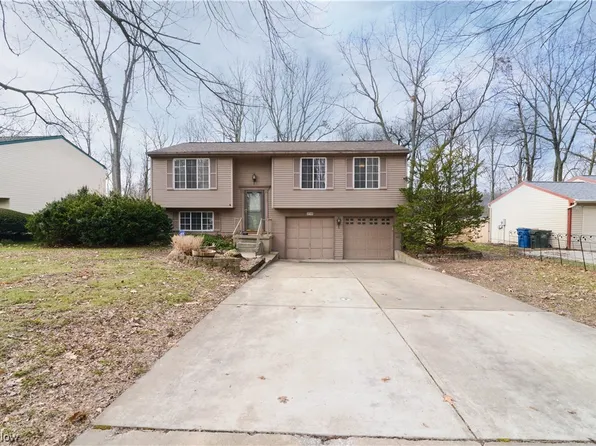 3732 Oakview Dr, Girard, OH 44420