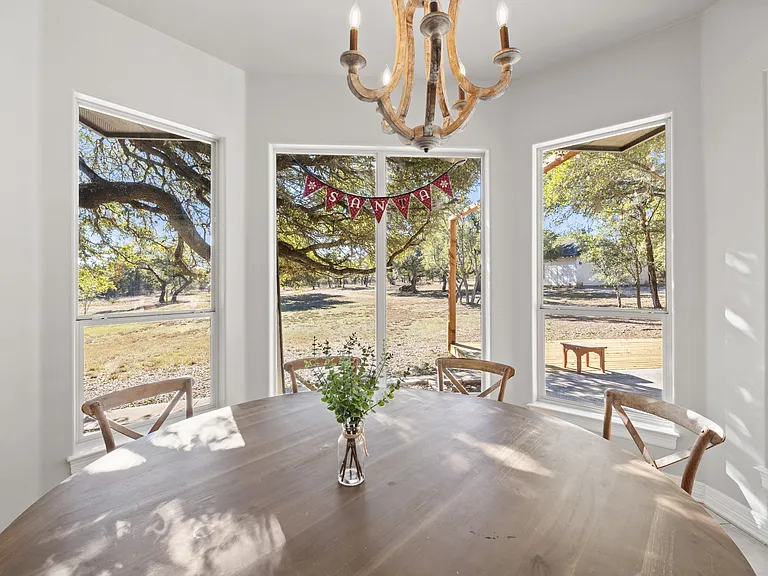Kitchen Seating Area