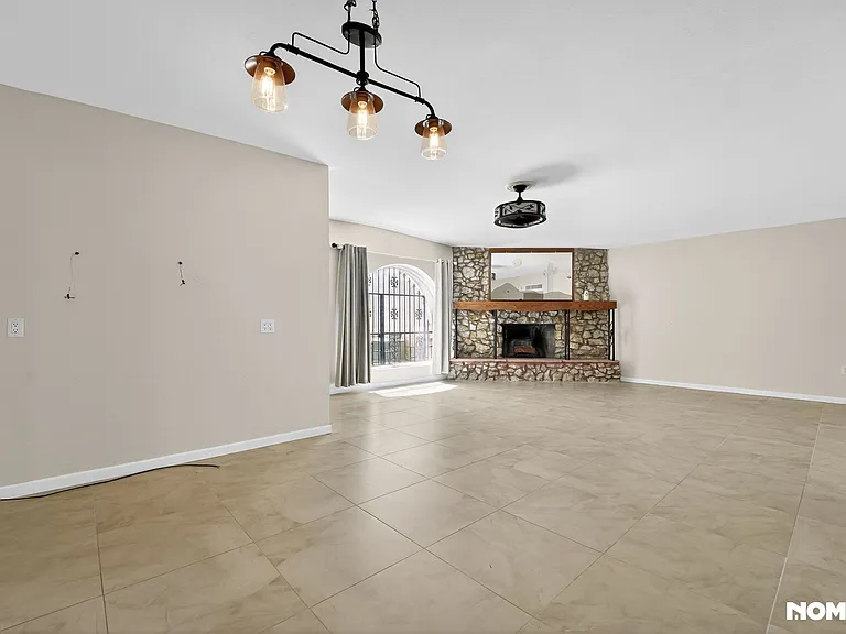 768 W Calle Del Ensalmo — Photo 6