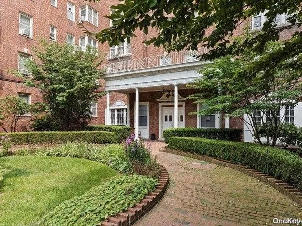 84-49 168 Street #6N, Jamaica Estates, NY 11432