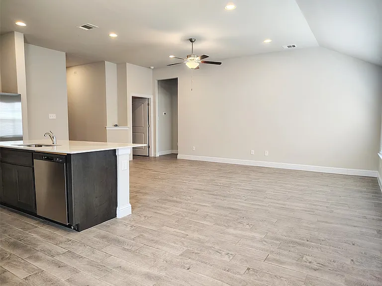 7801 Dakota Cir — Photo 11