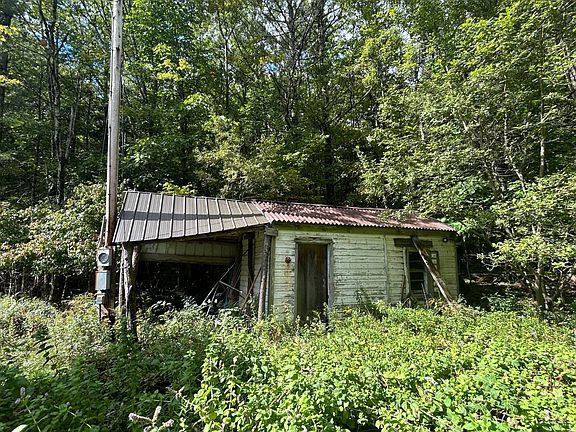 3rd image of 401 Posson Hill Rd