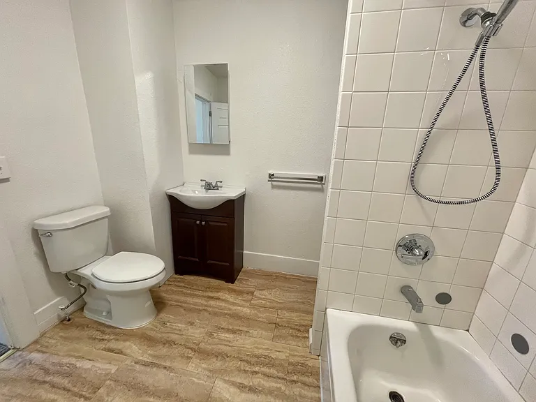 900 N Park St #3 — Photo 6